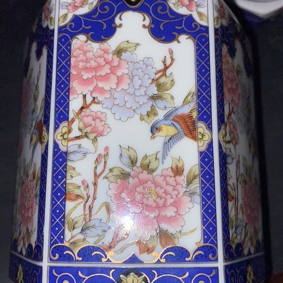 Vintage Porcelain Japanese vase with peonies & male eastern blue bird - Picture 7 of 8